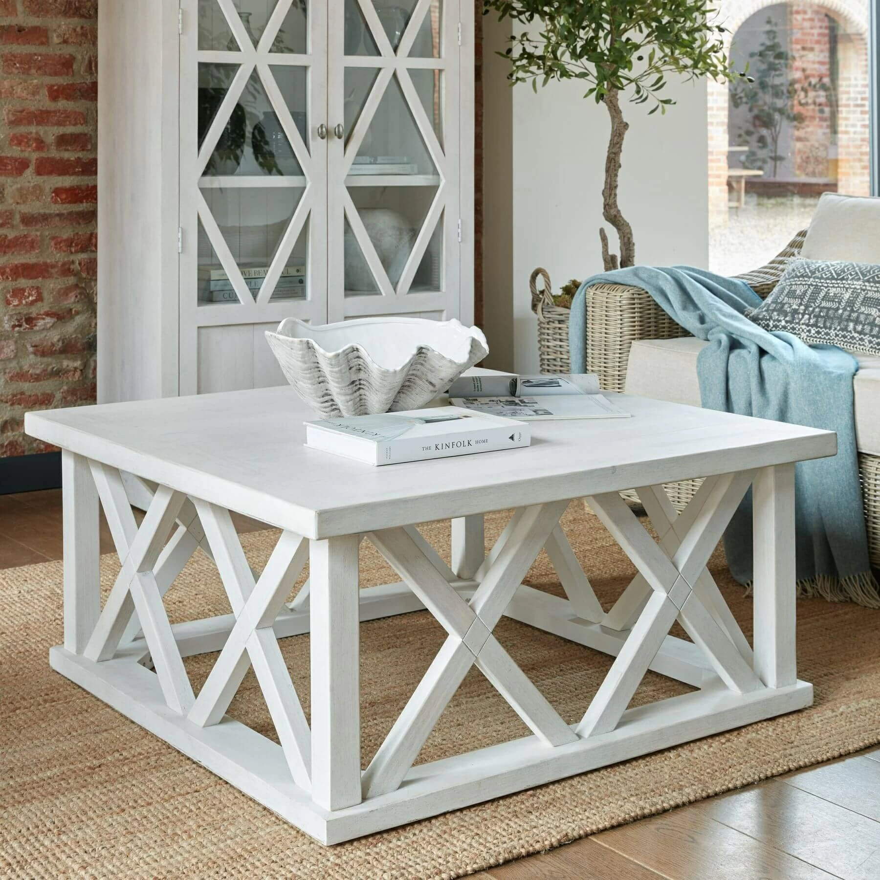 Very white coffee top table