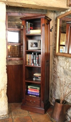 Baumhaus - La Roque - Solid Mahogany Narrow Alcove Bookcase IMR01C