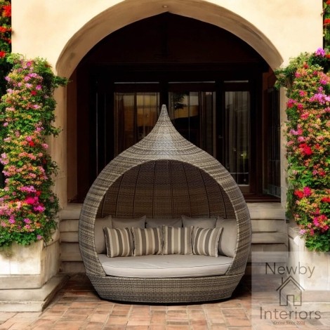 Pearl Outdoor Daybed In Brown Mixed Weave