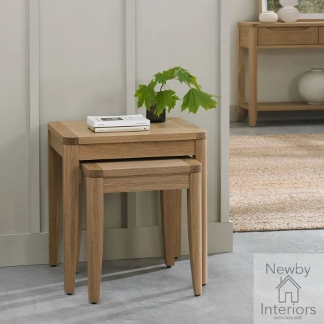 Chester Oak Nest of Lamp Tables (2801-07)