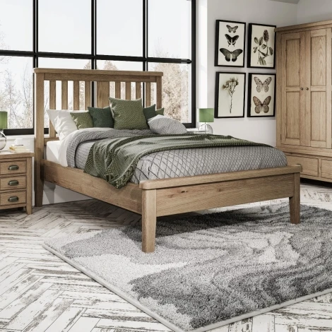 HO-50WHB-HO-50LFB - Hoxley Smoked Oak - 5' King Low Foot End Bed with Wooden Headboard