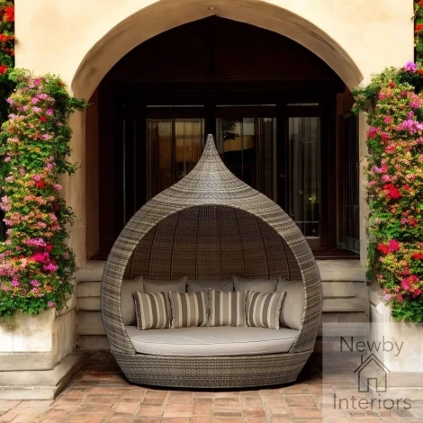 Pearl Outdoor Daybed In Brown Mixed Weave